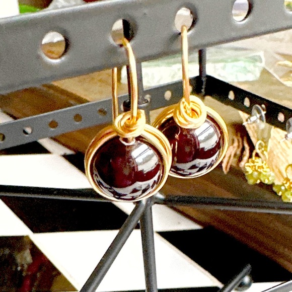 Lux Garnet dangle drops in gold drop earrings/  gold statement garnet earrings - Picture 1 of 5